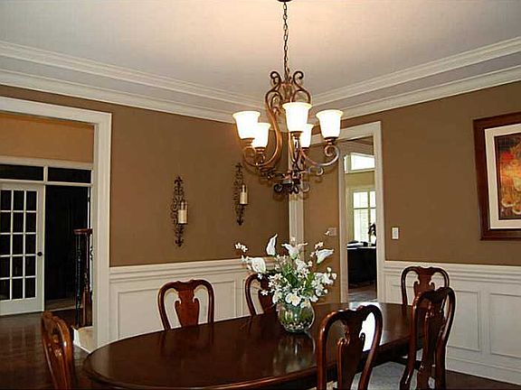 5th image of 200 Longbow Ln