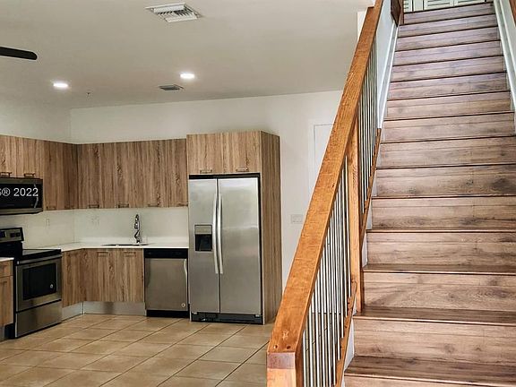 4th image of 460 NE 35th Ct #4