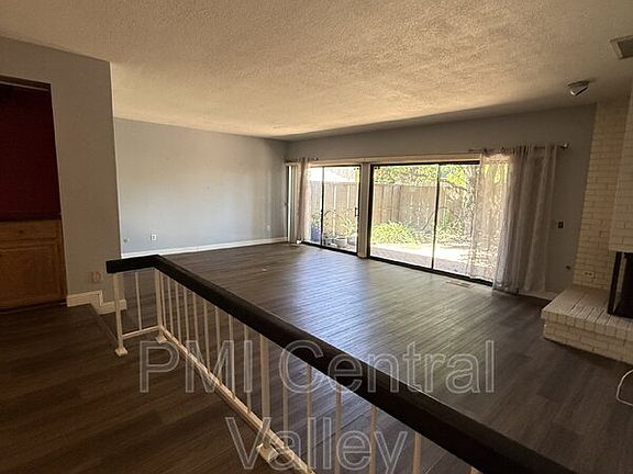 4th image of 1725 Edgebrook Dr Unit C