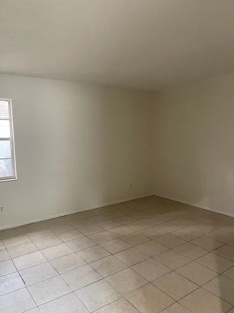 3 bed, 1079 sqft, $1,695 — Photo 2