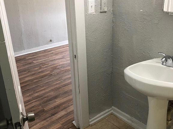 4th image of 114 N Van Buren Ave #A