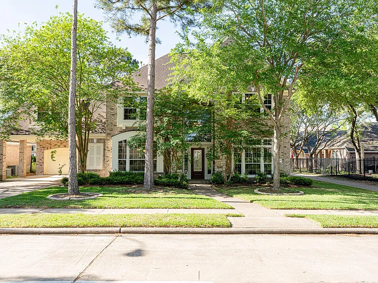 24319 Bay Hill Blvd — Photo 2
