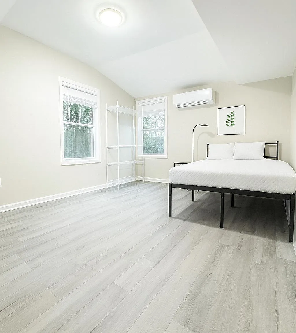 4 bed, 4.0 bath, 2900 sqft, $815 — Photo 1