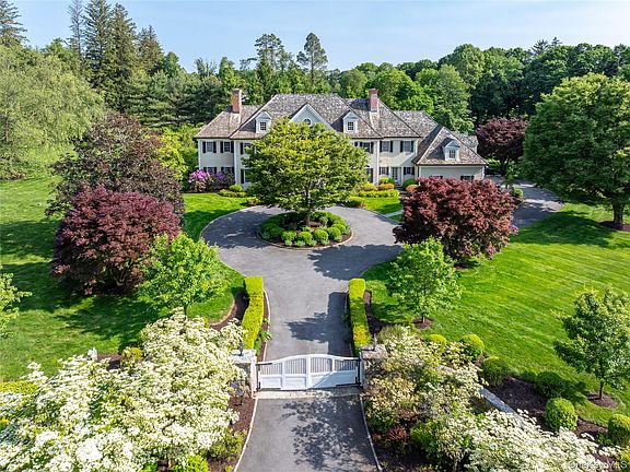 2nd image of 17 Great Hill Farms Road