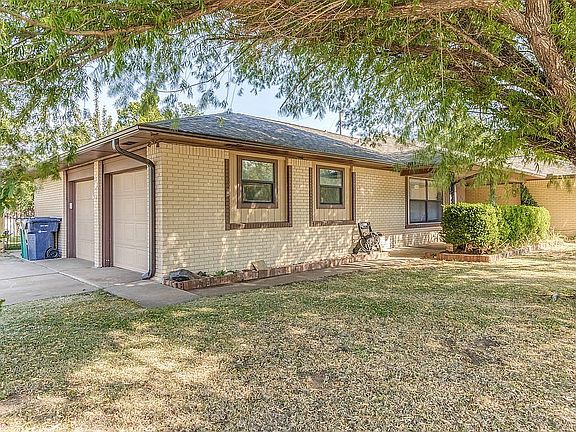2nd image of 11204 Victoria Pl