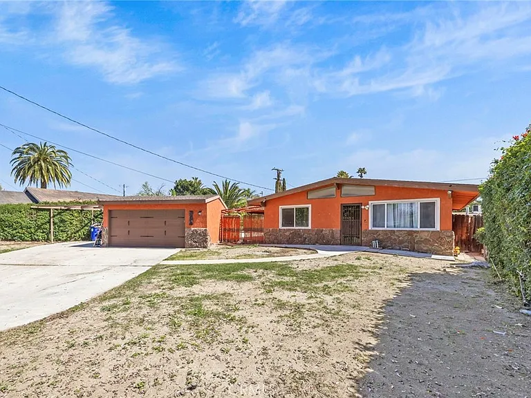 9417 Mango Ave — Photo 2