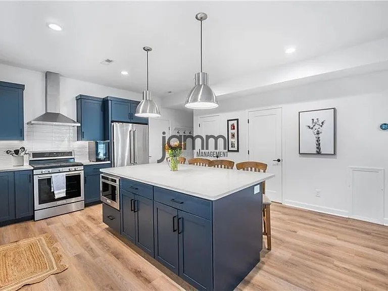 12203 Ashbury Ave — Photo 10