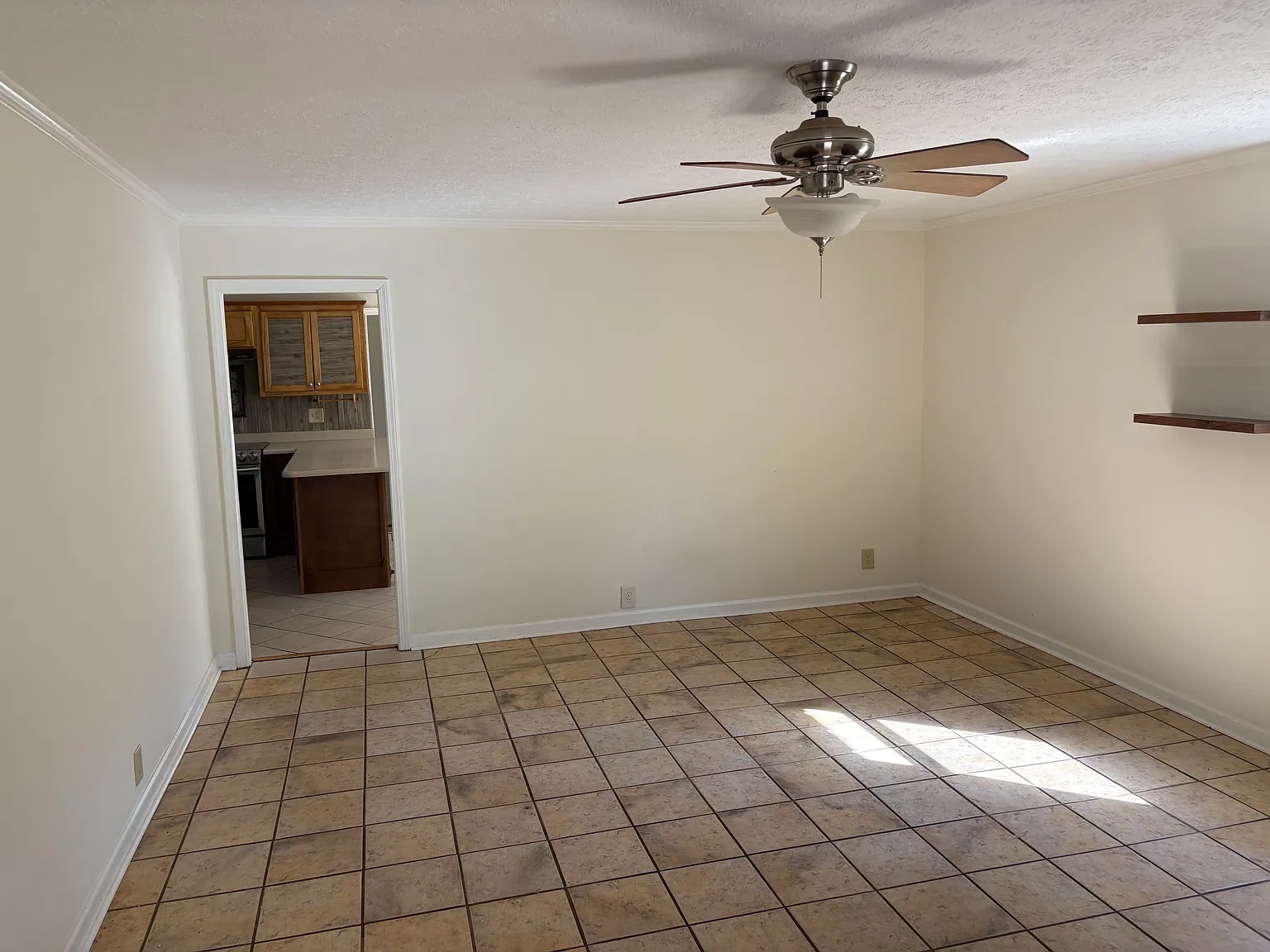 3 bed, 2078 sqft, $1,800 — Photo 3