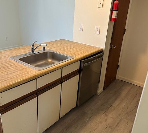 4th image of 124 Whitburn Pl
