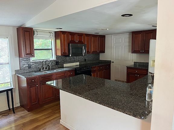3rd image of 628 Lagoon Oaks Cir