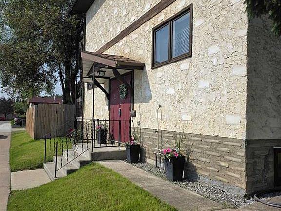 3rd image of 2 N Nichols Cres