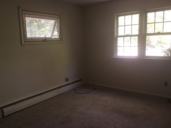 3rd image of 15 Garrett Dr