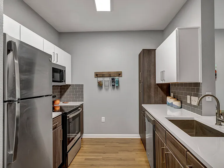 The Quarters Sterling House (Student Housing - Rent by the Bed) — Photo 52