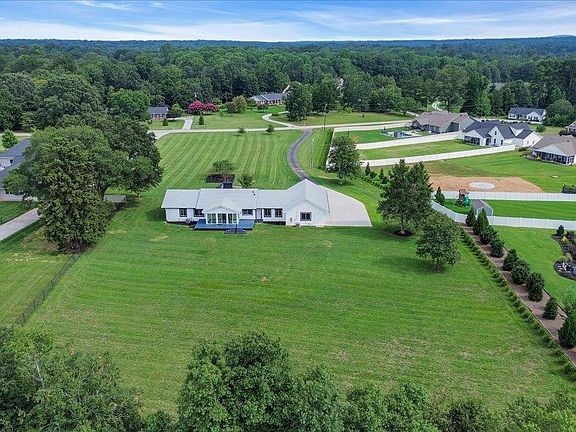 4th image of 305 Waters Rd
