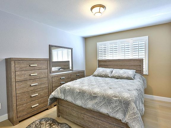 5th image of 740 Cahalan Ct
