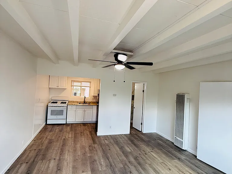 728 E Walnut St #7 — Photo 11
