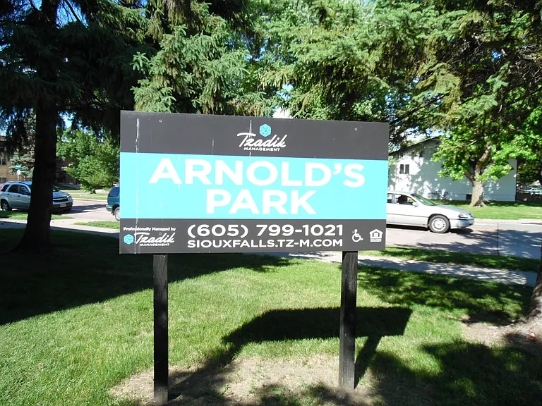 Arnold's Park Apartments — Photo 48