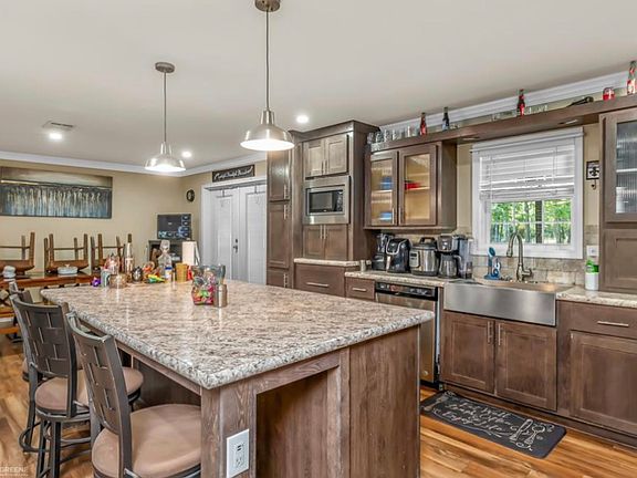 3rd image of 1316 Hollow Oaks Ln