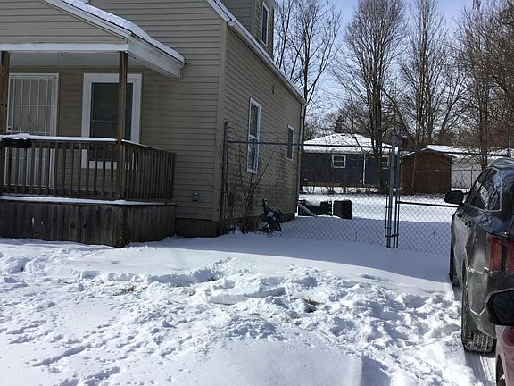 3rd image of 1621 Robertson Ave