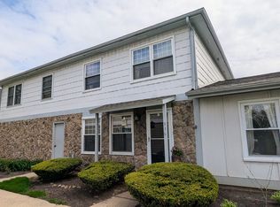 336 Farmingdale Cir, Vernon Hills, IL 60061