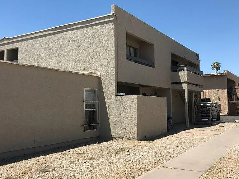 2674 N 43rd Ave #B — Photo 1