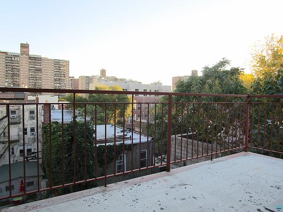 5th image of 102 Scholes St #3FVB
