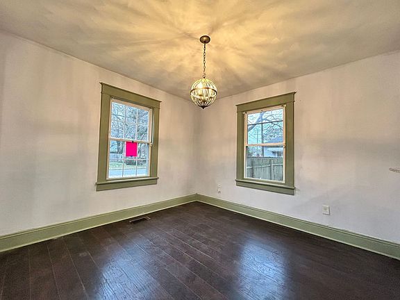 4th image of 101 Franklin Ave