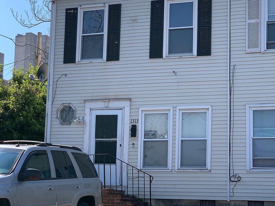 1st image of 1313 Wilson St