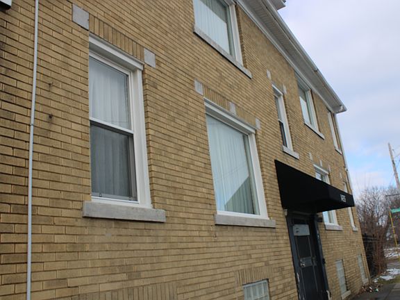 3rd image of 14353 E Canfield St