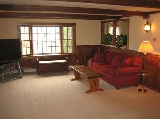 4th image of 9 Barberry Ln