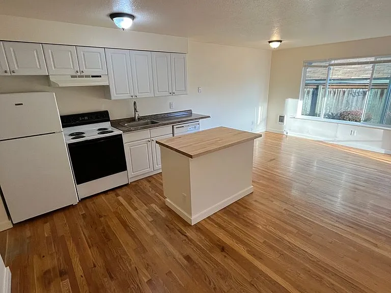 2230 SE Yamhill St #1 — Photo 8