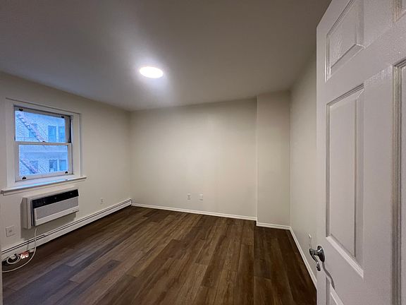 5th image of 1856 E 13th St #3