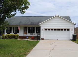 105 Erin Ln, Thomasville, NC 27360