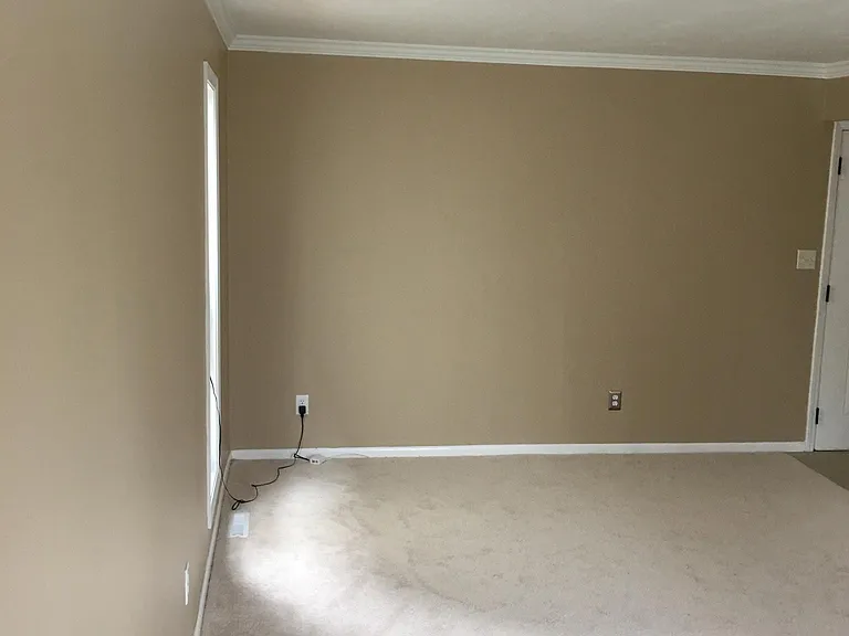 2465 Indianola Ave — Photo 17