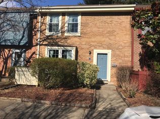 2200 Golf Course Dr, Reston, VA 20191