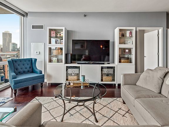 4th image of 757 N Orleans St #1105