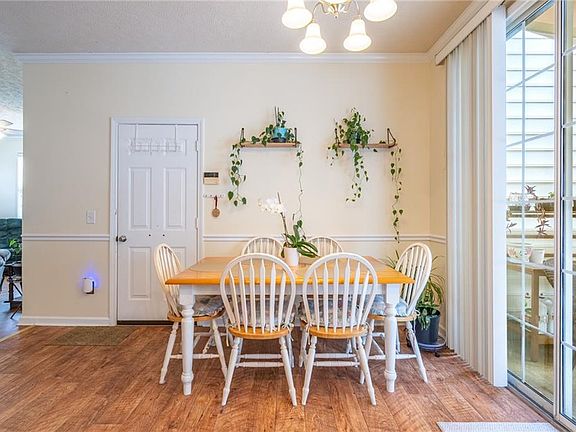 4th image of 166 Windcroft Cir NW