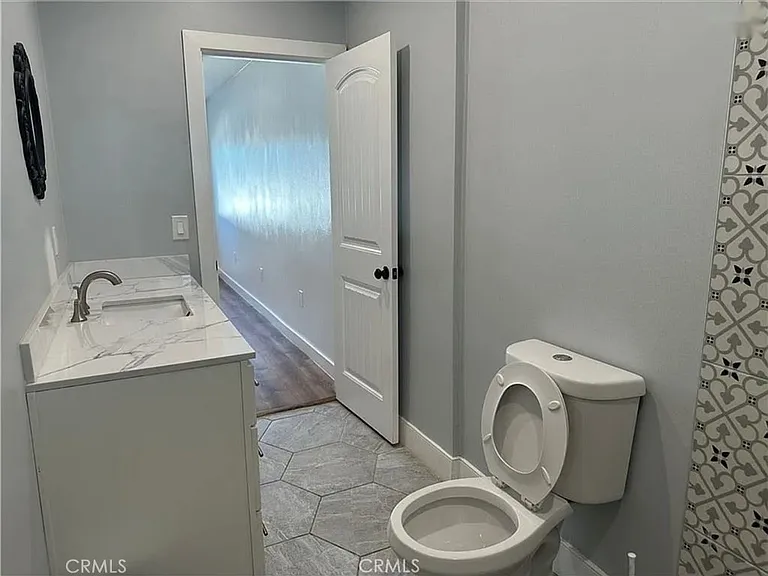 1548 W 7th St — Photo 13