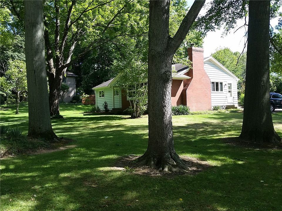 1st image of 1960 Rockwell Ave