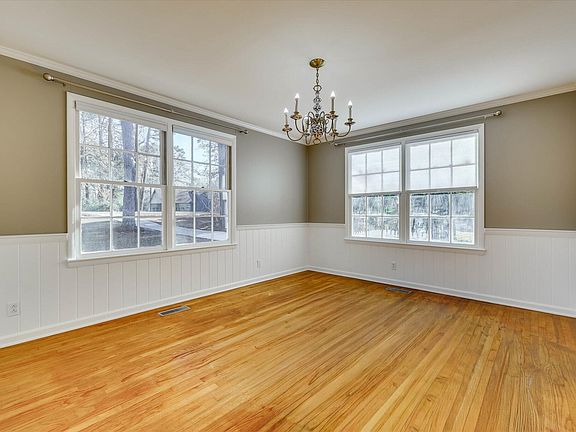 27th image of 134 Lake Bluff Drive