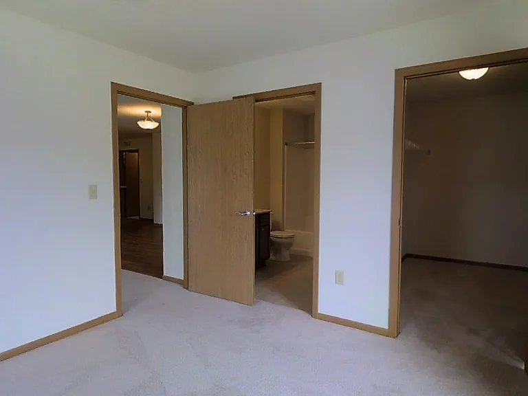 605 Cedar Bluffs Way #8 — Photo 7