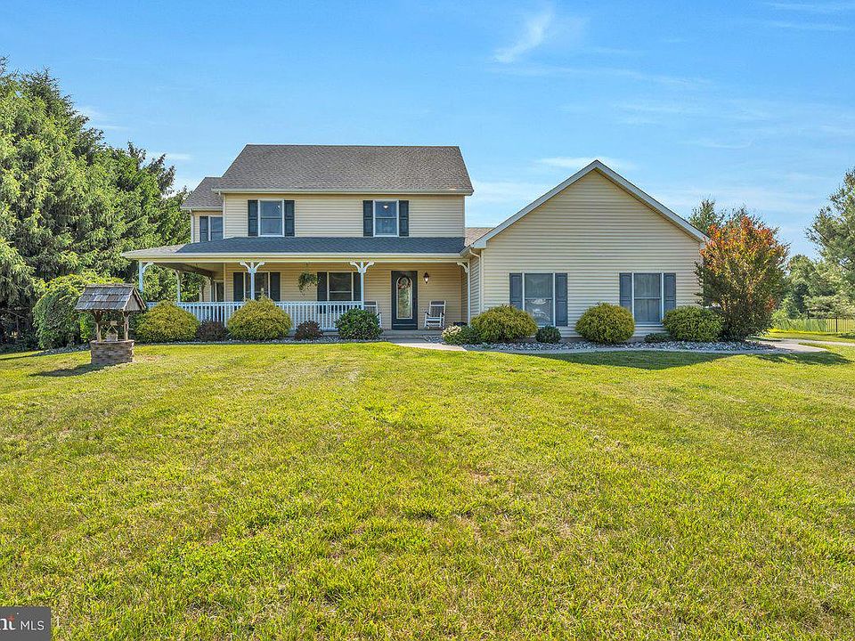 1st image of 420 Woodstown Rd