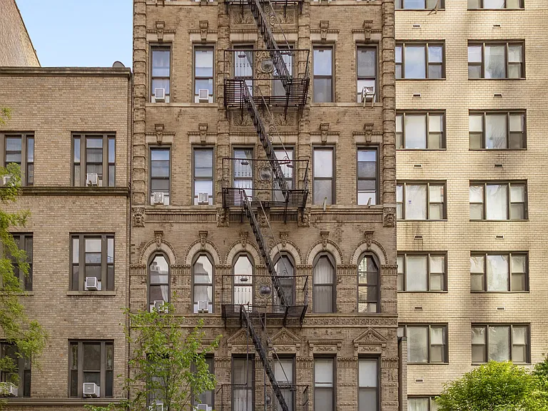 324 E 52nd St #1C — Photo 6
