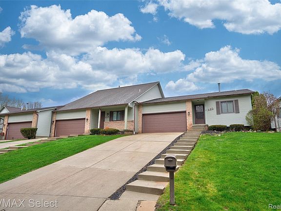3rd image of 580 Oakbrook Cir