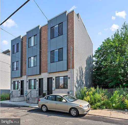 3024 Titan St Photo 1