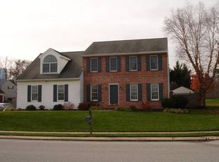 1852 Hempfield Dr, York, PA 17408