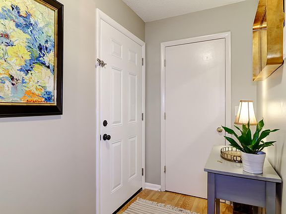 3rd image of 1161 Shadow Lake Cir APT B