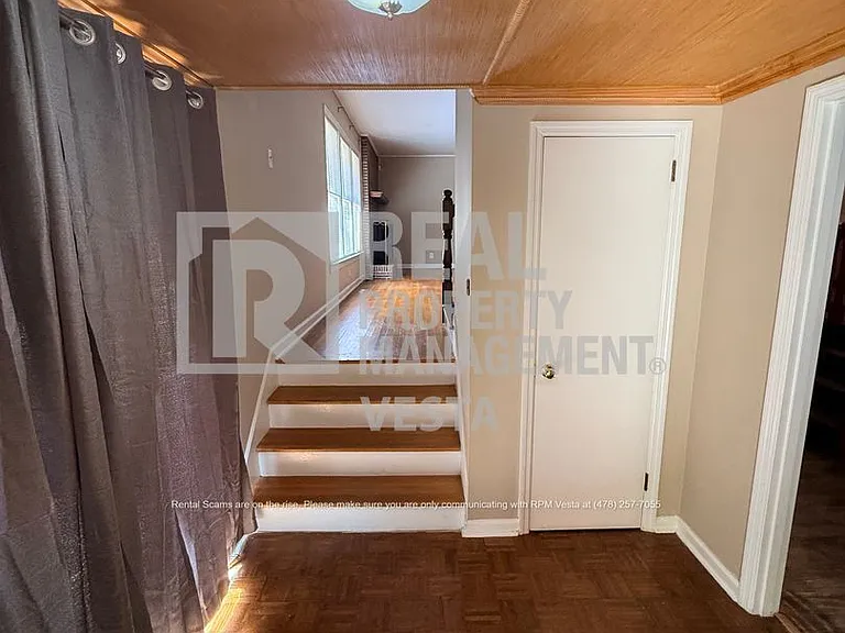 1933 Deerwood Pl — Photo 2