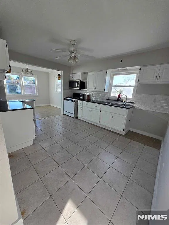 4 bed, 2.0 bath, $3,000 — Photo 2