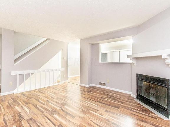 4th image of 916 Pebblelane Dr